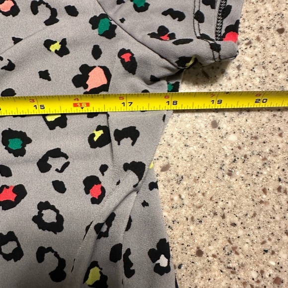 Liz Claiborne Medium Animal Print Top Gray - Picture 3 of 5